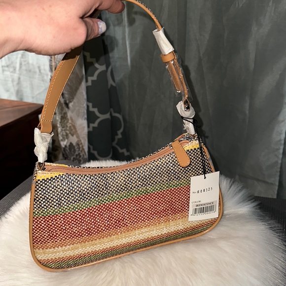 (NWT) BLU New York woven handbag in an iridescence color, 10x5" - Picture 2 of 11